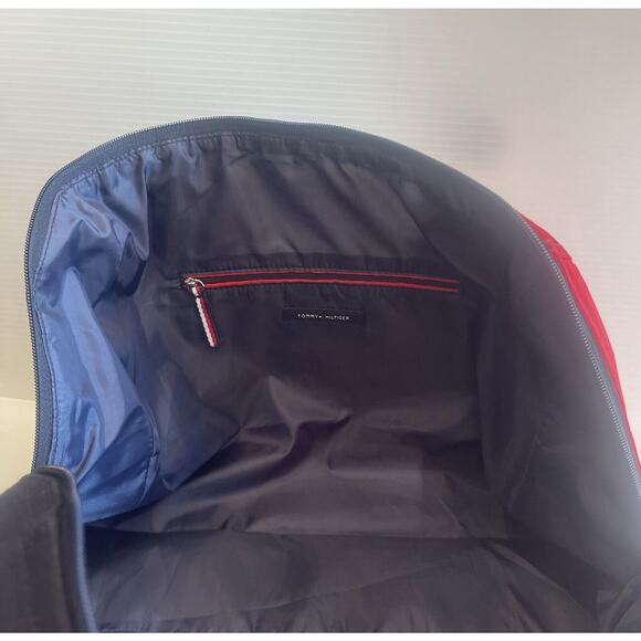 Tommy Hilfiger Duffle Bag - Picture 10 of 11
